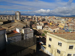 Itinerari de la Muralla. La torre i el portal dels Socors