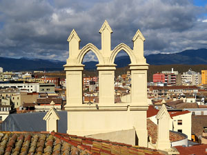 Itinerari de la Muralla. La torre i el portal dels Socors