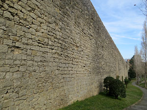 Itinerari de la Muralla. Des de la torre de Sant Domènec a la del Llamp