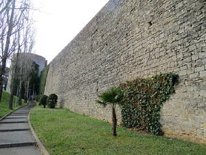 Itinerari de la Muralla. Des de la torre de Sant Domènec a la del Llamp