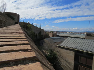 Itinerari de la Muralla. Des de la torre de Sant Domènec a la del Llamp