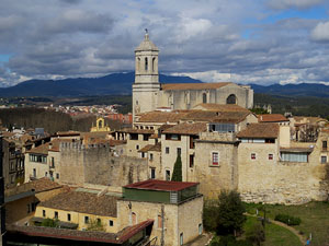 Itinerari de la Muralla. Des de la torre de Sant Domènec a la del Llamp