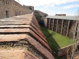 Itinerari de la Muralla. Des de la torre de Sant Domènec a la del Llamp