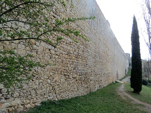 Itinerari de la Muralla. Des de la torre de Sant Domènec a la del Llamp