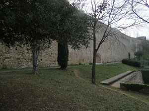 Itinerari de la Muralla. Des de la torre de Sant Domènec a la del Llamp