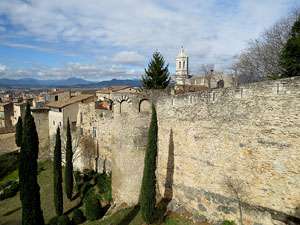 Itinerari de la Muralla. Des de la torre de Sant Domènec a la del Llamp