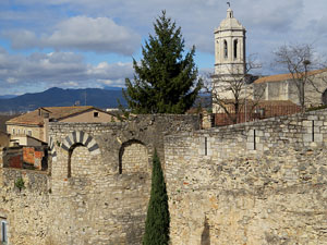 Itinerari de la Muralla. Des de la torre de Sant Domènec a la del Llamp