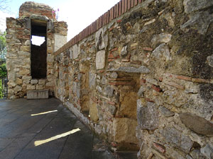 Itinerari de la Muralla. Des de la torre de Sant Domènec a la del Llamp