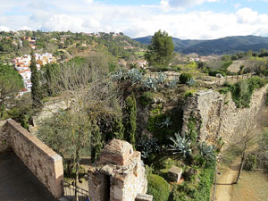 Itinerari de la Muralla. Des de la torre de Sant Domènec a la del Llamp