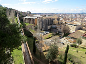 Itinerari de la Muralla. Des de la torre de Sant Domènec a la del Llamp