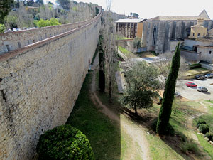 Itinerari de la Muralla. Des de la torre de Sant Domènec a la del Llamp