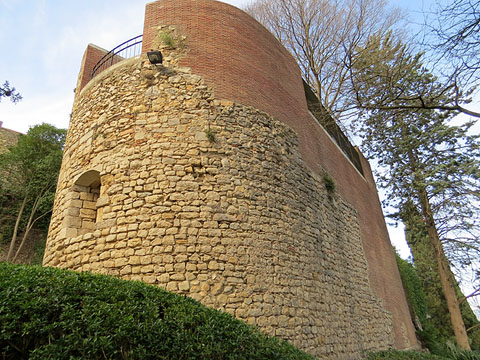 El baluard de Sant Cristòfol des del Passeig Arqueològic