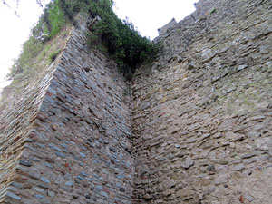 Itinerari de la Muralla. Des del baluard de Sant Cristòfol al portal de Sobreportes