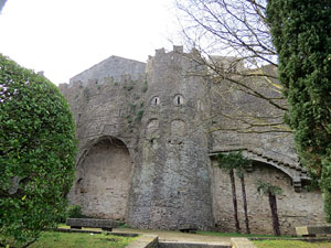 Itinerari de la Muralla. Des del baluard de Sant Cristòfol al portal de Sobreportes