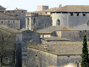 Itinerari de la Muralla. Des del monestir de Sant Pere de Galligants fins a la plaça de Sant Pere