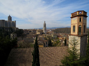 Itinerari de la Muralla. Des del monestir de Sant Pere de Galligants fins a la plaça de Sant Pere