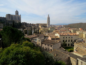 Itinerari de la Muralla. Des del monestir de Sant Pere de Galligants fins a la plaça de Sant Pere