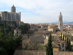 Itinerari de la Muralla. Des del monestir de Sant Pere de Galligants fins a la plaça de Sant Pere