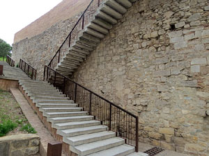 Itinerari de la Muralla. Des del monestir de Sant Pere de Galligants fins a la plaça de Sant Pere