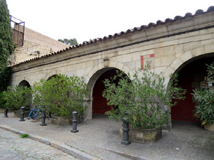 Itinerari de la Muralla. Des del monestir de Sant Pere de Galligants fins a la plaça de Sant Pere