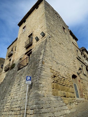 Torre i porta Rufina, a la plaça de Sant Domènec