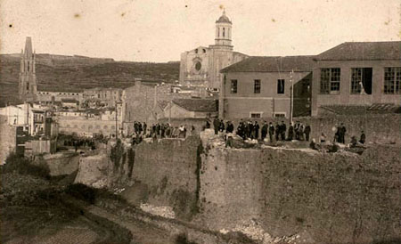 Enderrocament de la muralla del Mercadal. 1901-1908
