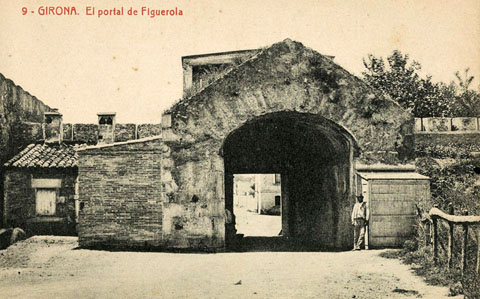 El portal de Figuerola vist des de l'interior del baluard homònim. 1877