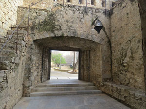 Itinerari de la Muralla. La torre i el portal dels Socors