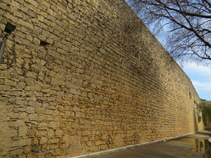 Itinerari de la Muralla. La torre i el portal dels Socors