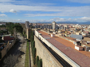 Itinerari de la Muralla. La torre i el portal dels Socors