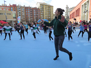 IV Jornada de l'Esport Femení 2016 a la plaça Salvador Espriu, la de Francesc Calvet i Rubalcaba, i el riu Onyar