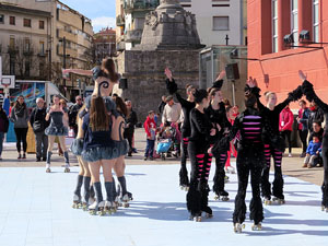 IV Jornada de l'Esport Femení 2016 a la plaça Salvador Espriu, la de Francesc Calvet i Rubalcaba, i el riu Onyar
