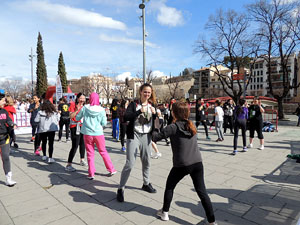 IV Jornada de l'Esport Femení 2016 a la plaça Salvador Espriu, la de Francesc Calvet i Rubalcaba, i el riu Onyar