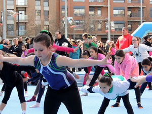 IV Jornada de l'Esport Femení 2016 a la plaça Salvador Espriu, la de Francesc Calvet i Rubalcaba, i el riu Onyar