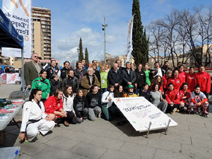 IV Jornada de l'Esport Femení 2016 a la plaça Salvador Espriu, la de Francesc Calvet i Rubalcaba, i el riu Onyar