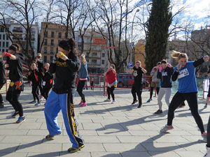 IV Jornada de l'Esport Femení 2016 a la plaça Salvador Espriu, la de Francesc Calvet i Rubalcaba, i el riu Onyar