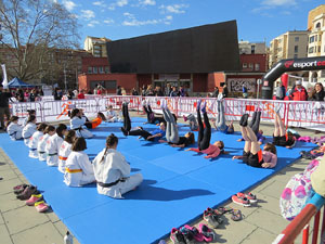 IV Jornada de l'Esport Femení 2016 a la plaça Salvador Espriu, la de Francesc Calvet i Rubalcaba, i el riu Onyar