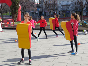 IV Jornada de l'Esport Femení 2016 a la plaça Salvador Espriu, la de Francesc Calvet i Rubalcaba, i el riu Onyar