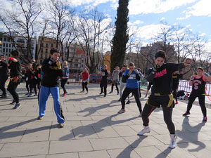 IV Jornada de l'Esport Femení 2016 a la plaça Salvador Espriu, la de Francesc Calvet i Rubalcaba, i el riu Onyar