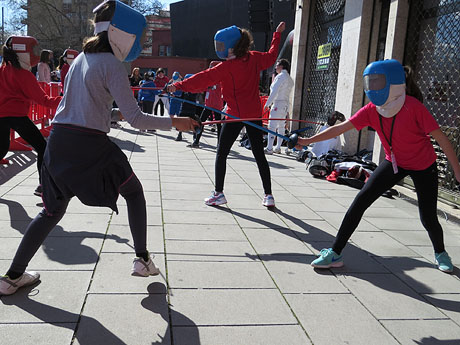 IV Jornada de l'Esport Femení 2016 a la plaça Salvador Espriu, la de Francesc Calvet i Rubalcaba, i el riu Onyar