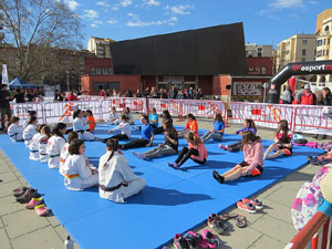 IV Jornada de l'Esport Femení 2016 a la plaça Salvador Espriu, la de Francesc Calvet i Rubalcaba, i el riu Onyar