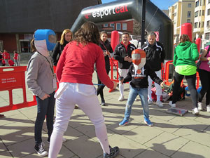 IV Jornada de l'Esport Femení 2016 a la plaça Salvador Espriu, la de Francesc Calvet i Rubalcaba, i el riu Onyar