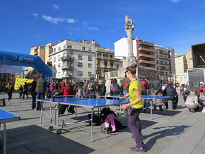 IV Jornada de l'Esport Femení 2016 a la plaça Salvador Espriu, la de Francesc Calvet i Rubalcaba, i el riu Onyar