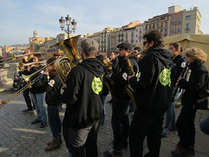 Nadal 2015 a Girona. 8&egrave; Mercat de la Volta Art Km 0. Cercavila musical amb Girona Marxing Band
