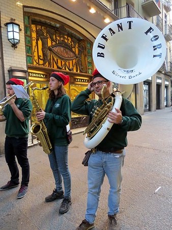La Bufant Fort Street Band a la penjada del Tarl&agrave; de Nadal