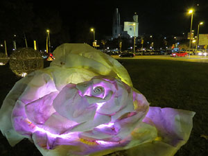 Nadal 2015 a Girona. Decoració nadalenca a les rotondes d'entrada a Girona
