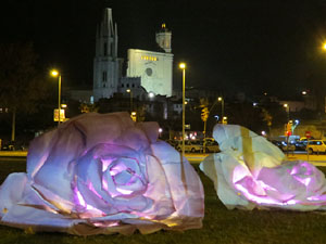 Nadal 2015 a Girona. Decoració nadalenca a les rotondes d'entrada a Girona