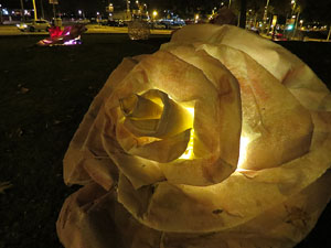 Nadal 2015 a Girona. Decoració nadalenca a les rotondes d'entrada a Girona