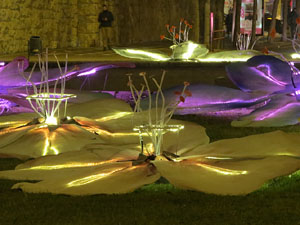 Nadal 2015 a Girona. Decoració nadalenca a les rotondes d'entrada a Girona