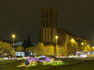 Nadal 2015 a Girona. Decoració nadalenca a les rotondes d'entrada a Girona